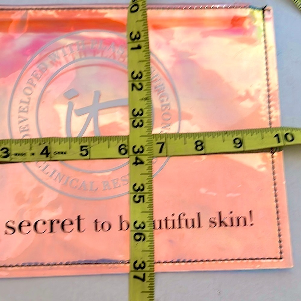 IT COSMETICS Iridescent Cosmetic Bag - Picture 5 of 5